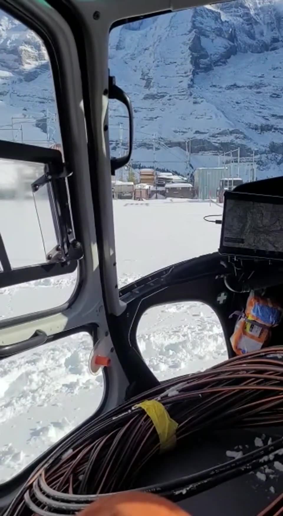 Câble fibre transporté en hélicoptère